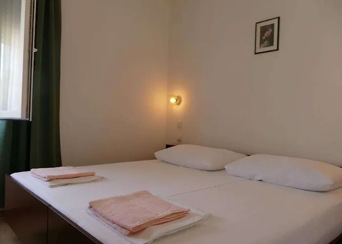 Apartman With Parking Space Barbat, Rab - 22660 Rab Town